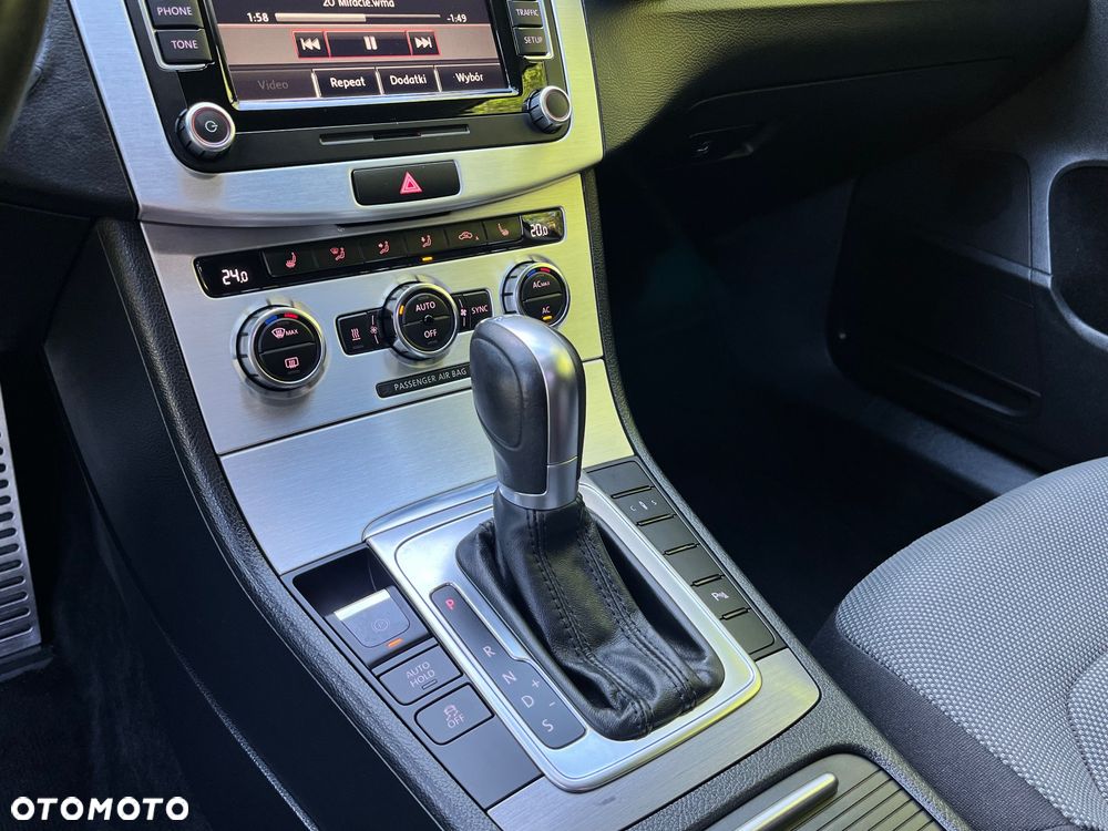 Volkswagen Passat - 16