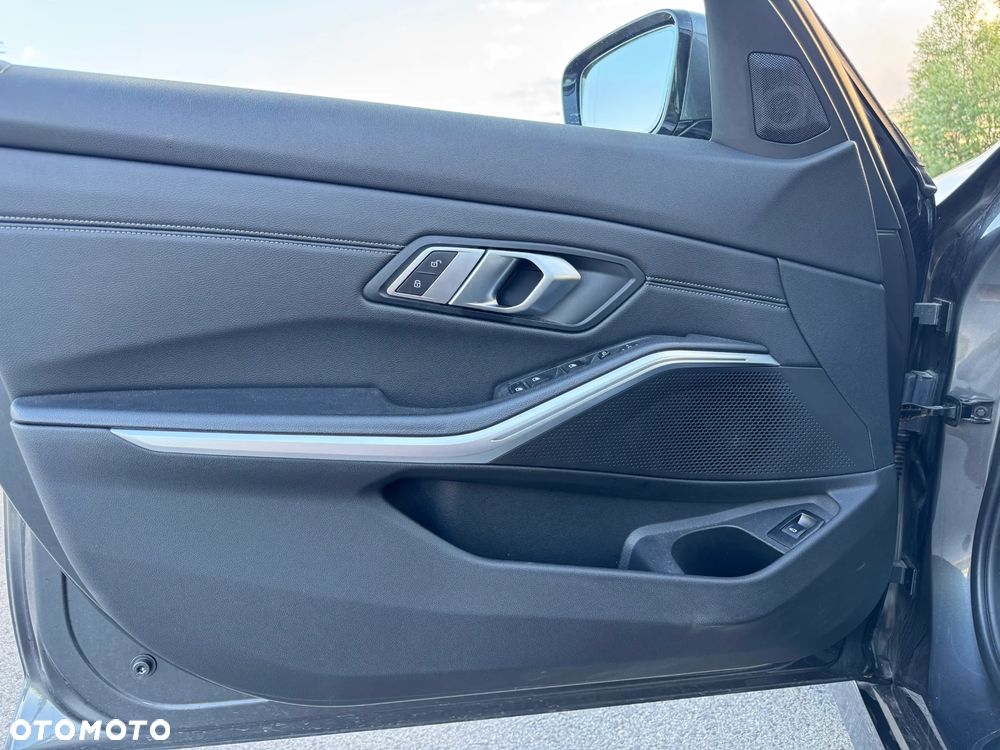 BMW Seria 3 320d MHEV Sport Line sport - 19