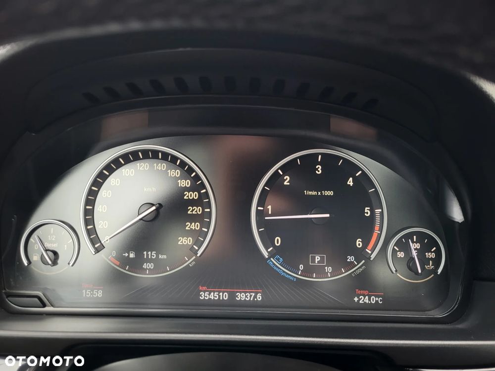 BMW Seria 5 525d xDrive - 9