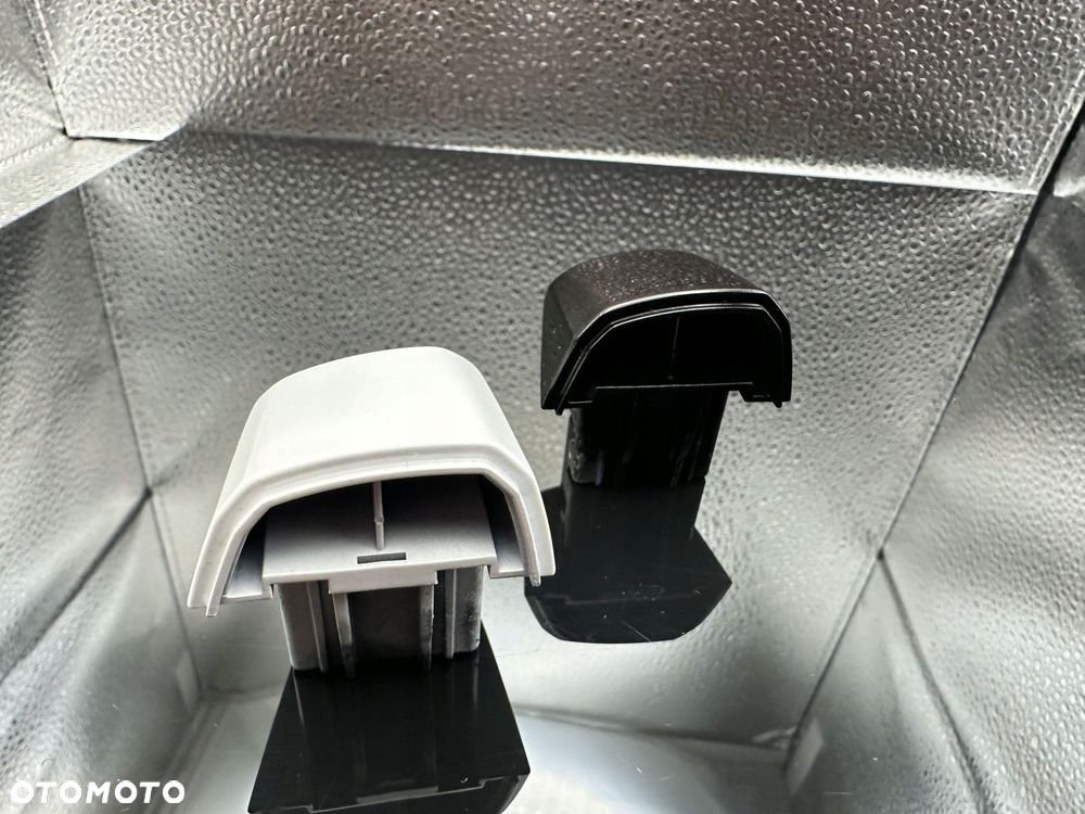 ZAŚLEPKA KLAMKI ZEWNĘTRZNA PRAWA LUB LEWA AUDI A1 / A3 / Q2 / TT - 4