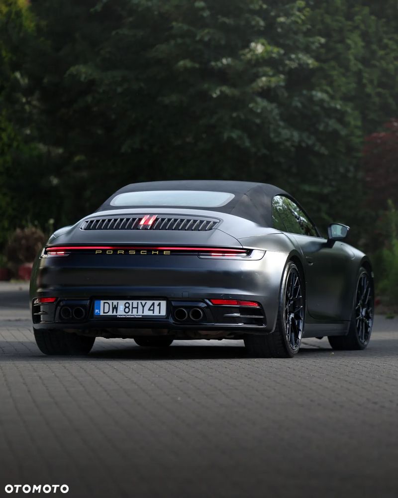 Porsche 911 Carrera 4 Cabrio - 10