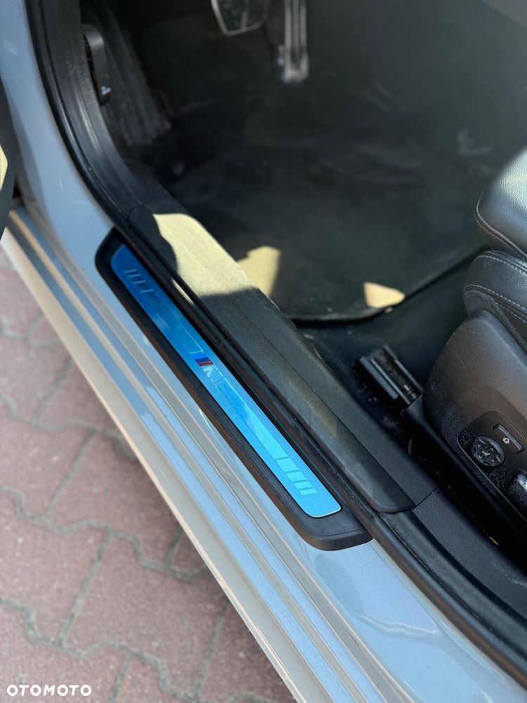 BMW Seria 3 330i M Sport - 26