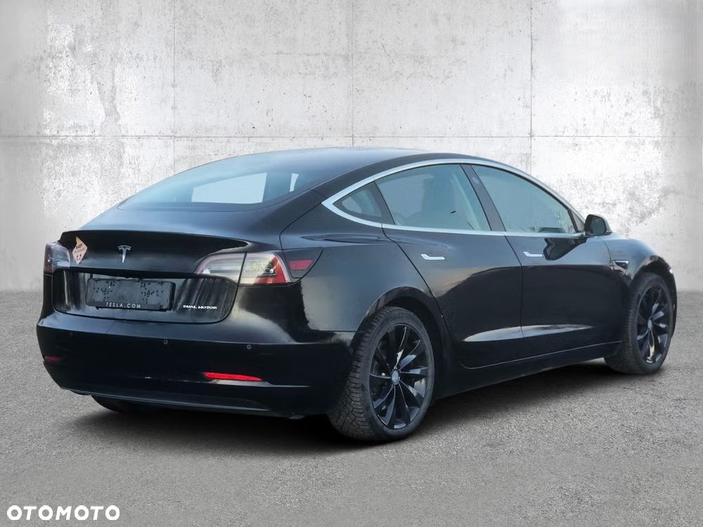 Tesla Model 3 - 3