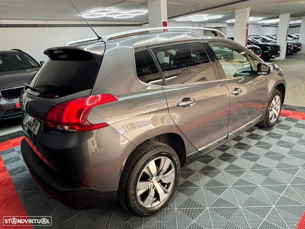 Peugeot 2008 1.2 PureTech Style EAT6 - 7
