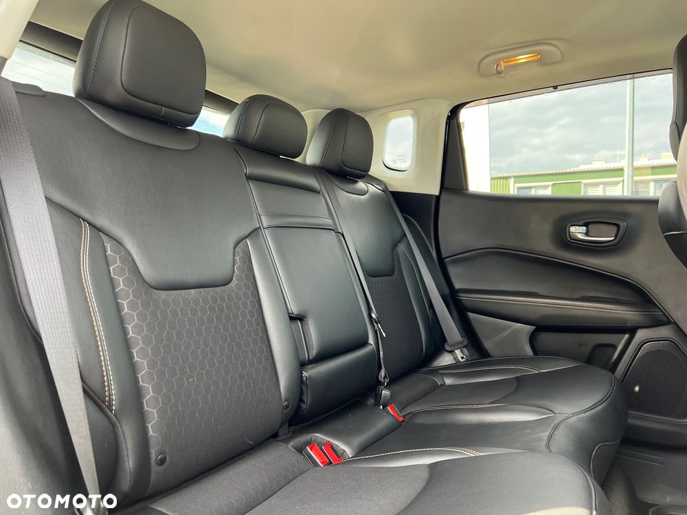 Jeep Compass - 30
