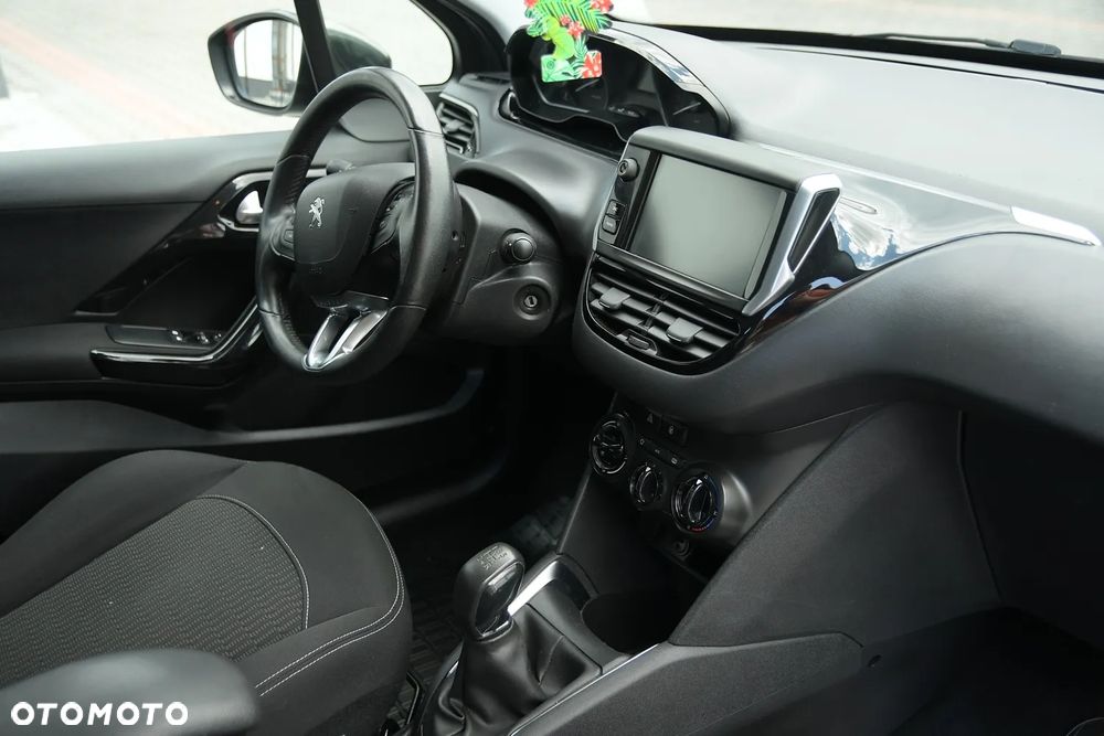 Peugeot 208 - 19