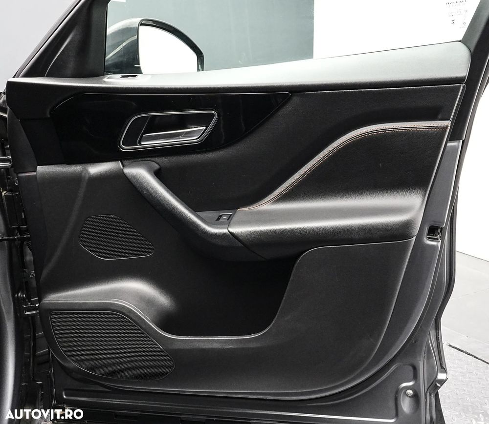 Jaguar F-Pace 20d AWD Pure - 24