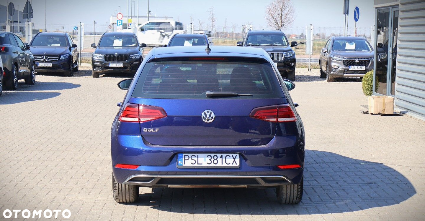 Volkswagen Golf - 6