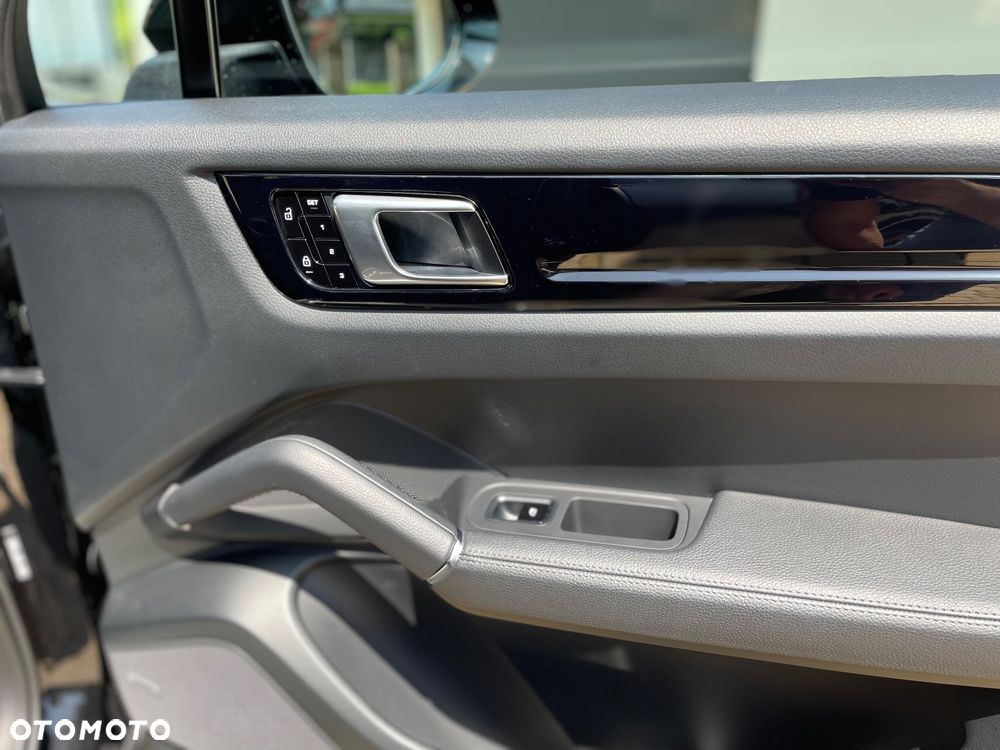Porsche Cayenne Standard - 16