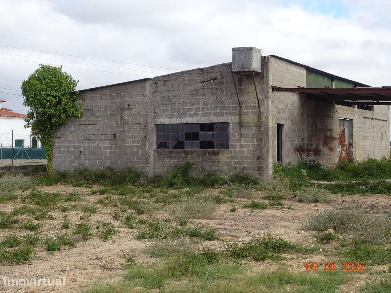 TERRENO COM ARMAZÉM DEVOLUTO- POSSIBILIDADE DE CONSTRUÇÃO - Grande imagem: 4/20