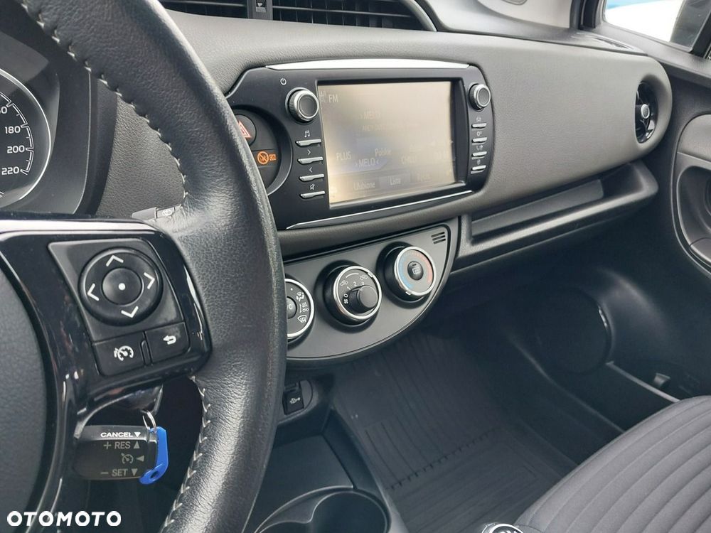 Toyota Yaris 1.5 Premium - 23