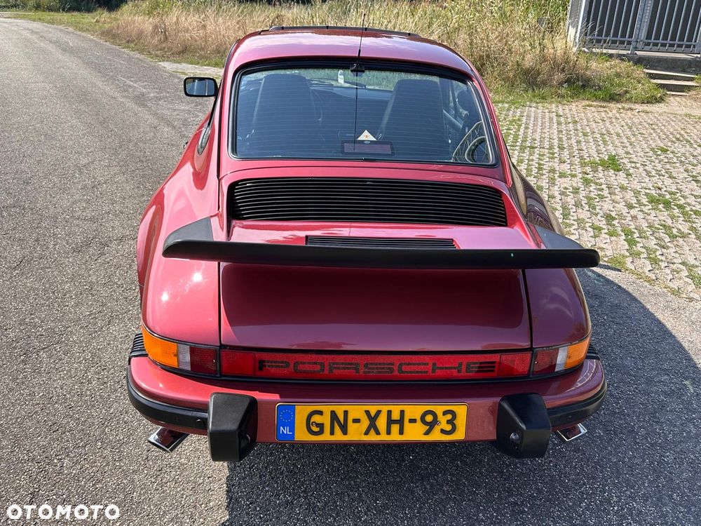 Porsche 911 - 9