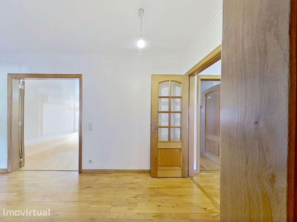 Excelente apartamento T4 à Venda em Campolide a 100 metros das Amor... - Grande imagem: 4/26