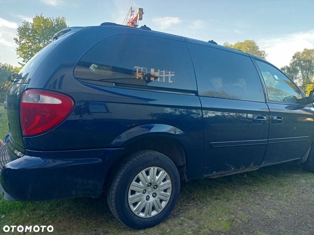 Chrysler Town & Country 3.3L LX - 17