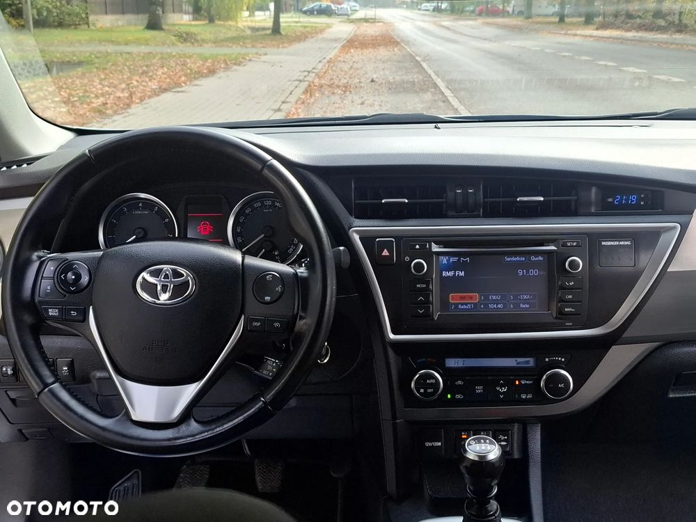 Toyota Auris 1.6 Premium Comfort - 12