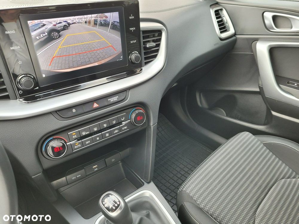 Kia XCeed - 28