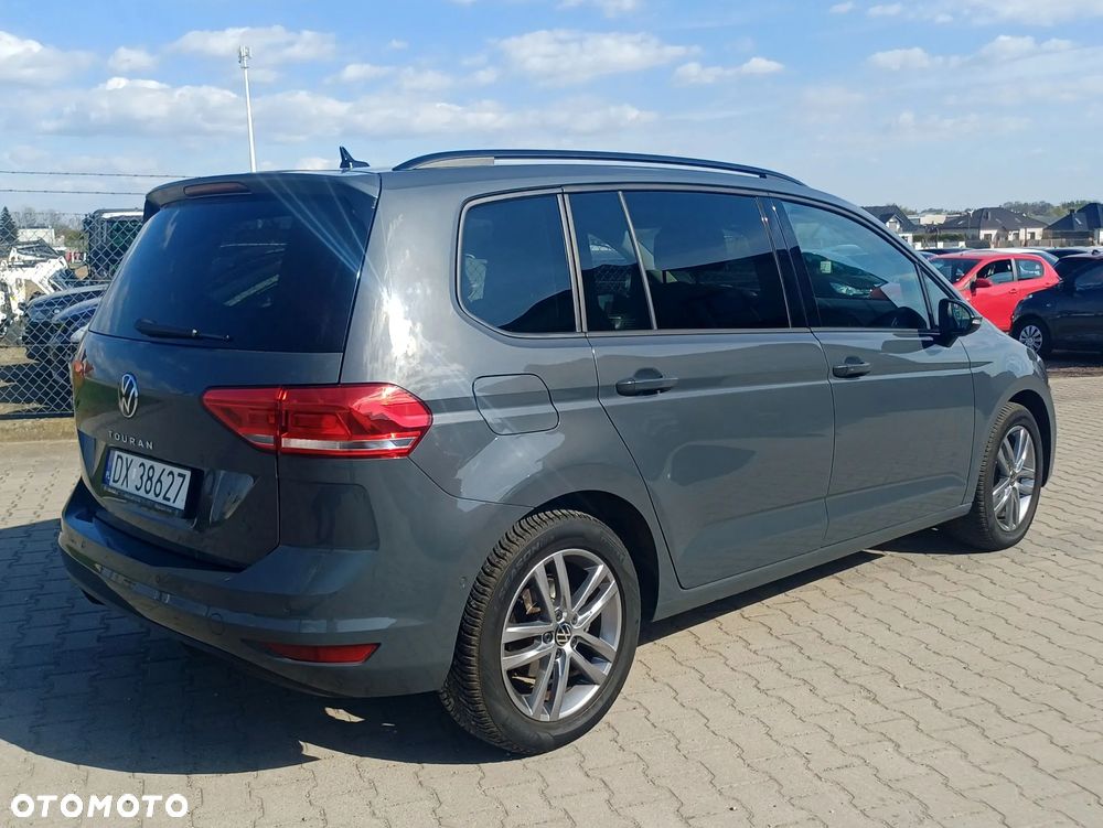 Volkswagen Touran - 4