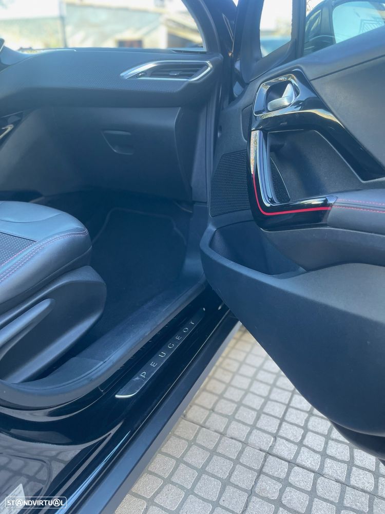 Peugeot 2008 1.2 PureTech GT Line - 17