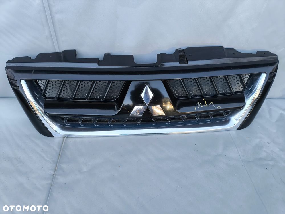 MITSUBISHI PAJERO III GRILL ATRAPA MN117713/4 - 1