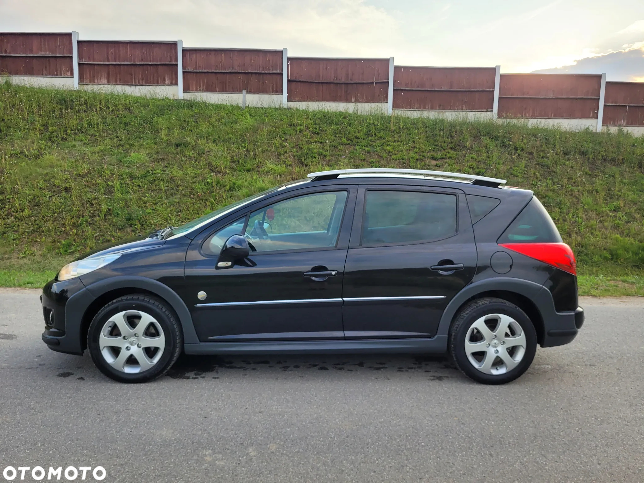 Peugeot 207 SW 110 HDi FAP (Blue Lion) Outdoor - 12