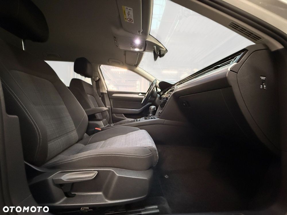 Volkswagen Passat Variant 2.0 TDI EVO Business DSG - 20