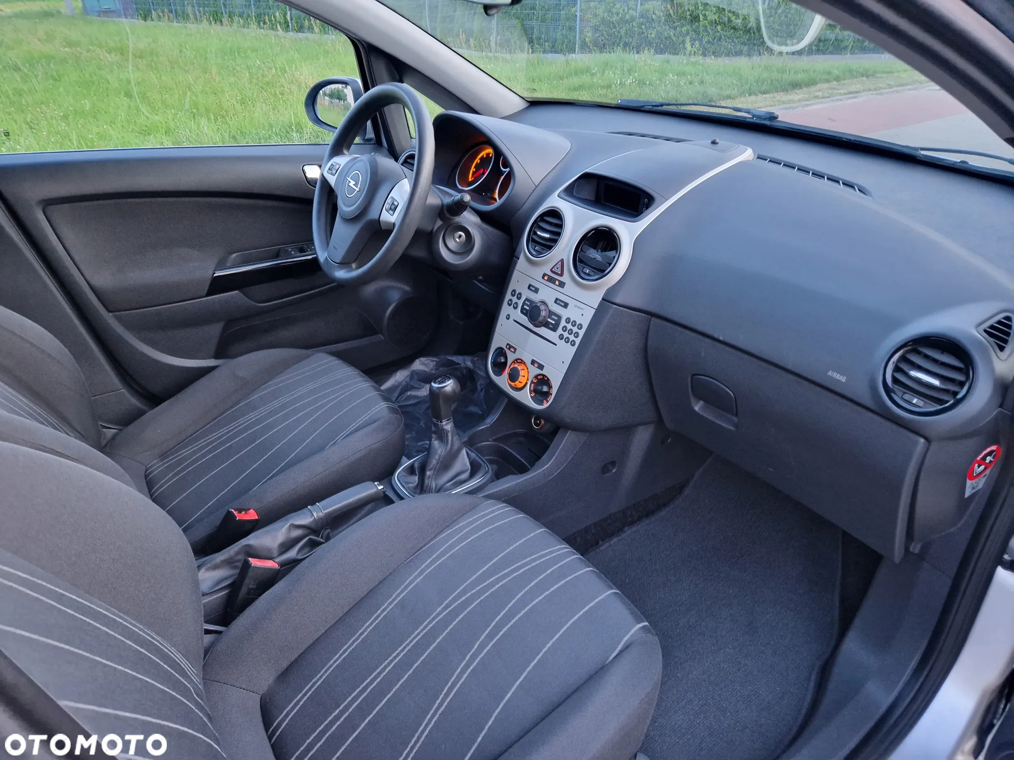 Opel Corsa 1.4 16V Edition - 10