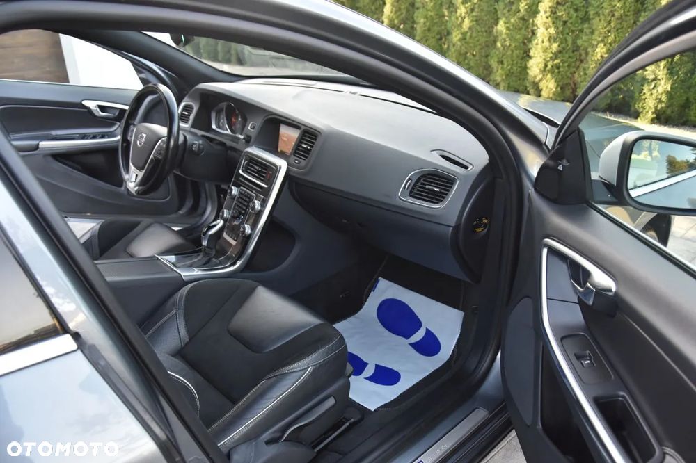 Volvo V60 D3 AWD Geartronic R-Design - 19