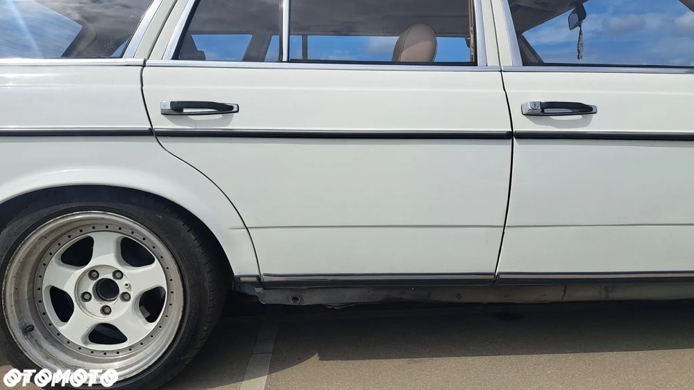 Mercedes-Benz W123 - 28