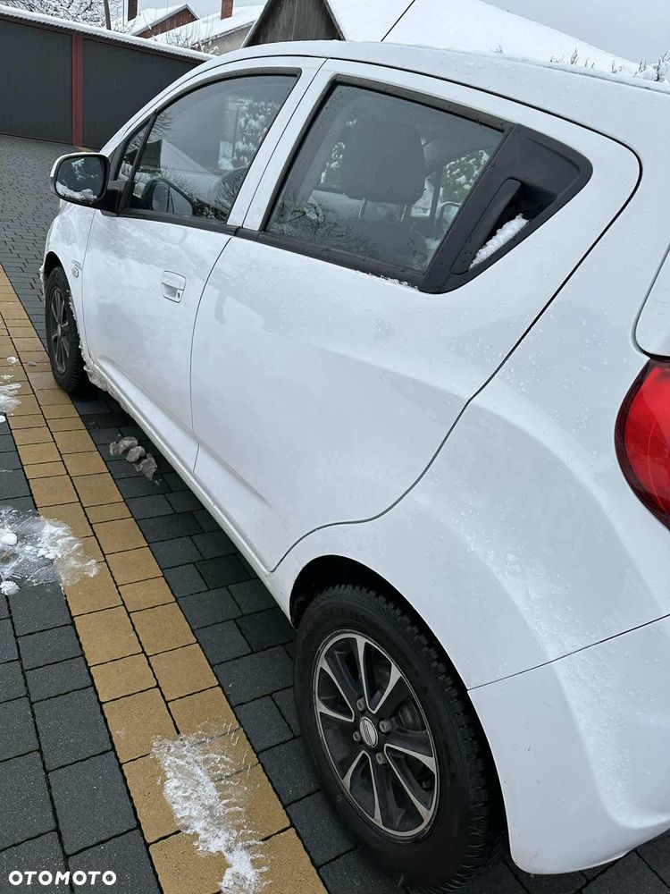 Chevrolet Spark 1.0 Base - 4