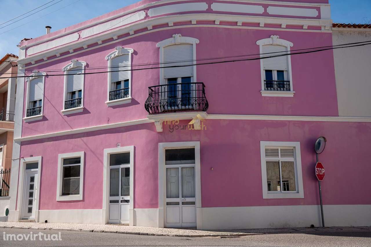 Propriedade com Apartamento T4 e duas Lojas para investidores em Valad - Grande imagem: 2/40