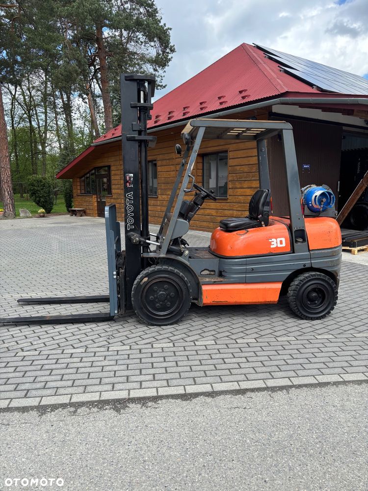 Toyota 6FGF30  I właściciel 3t Tony LPG 26 900 NETTO nowy przesuw+pozycjoner wideł - 3