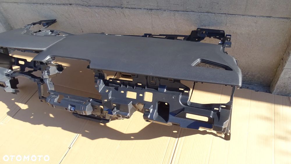 TOYOTA COROLLA E21 - deska rozdzielcza, konsoleta - 3