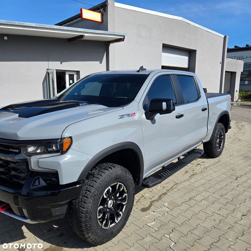 Chevrolet Silverado - 3