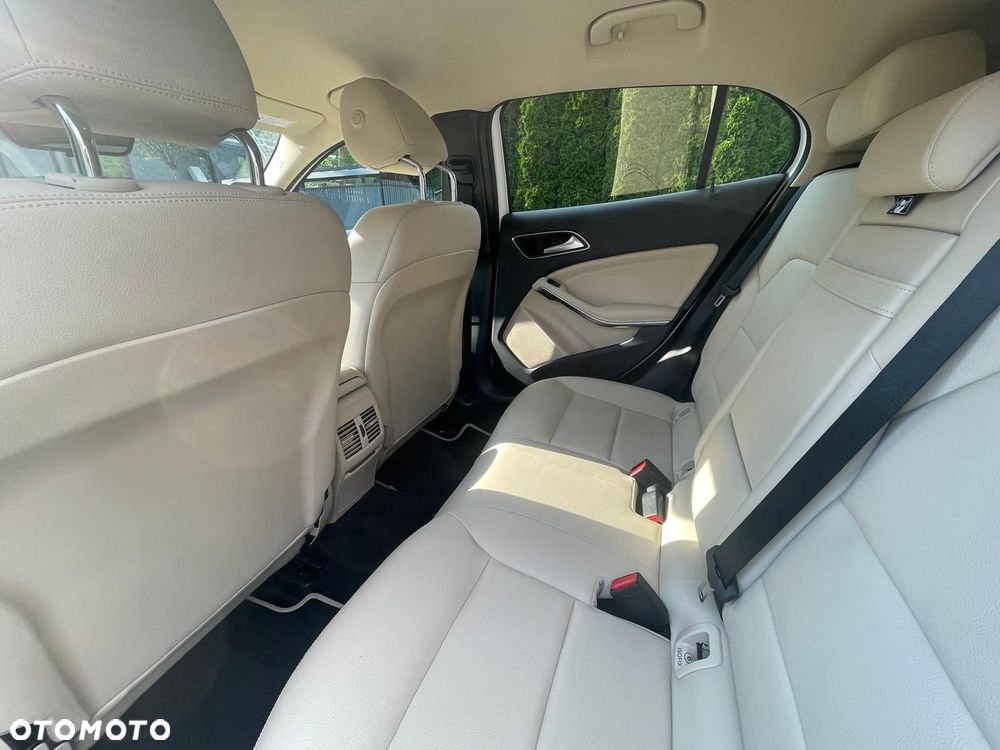 Mercedes-Benz GLA 250 7G-DCT - 21