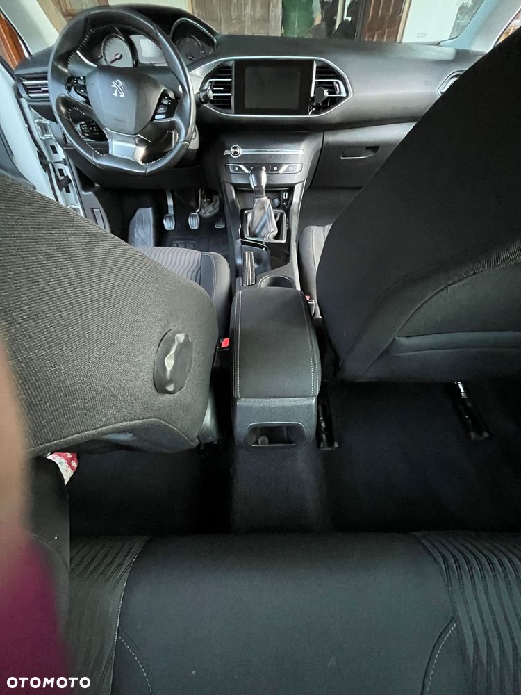 Peugeot 308 - 8