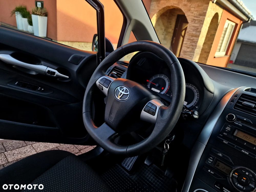 Toyota Auris 1.6 Premium - 19