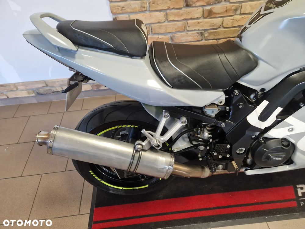 Suzuki SV - 28