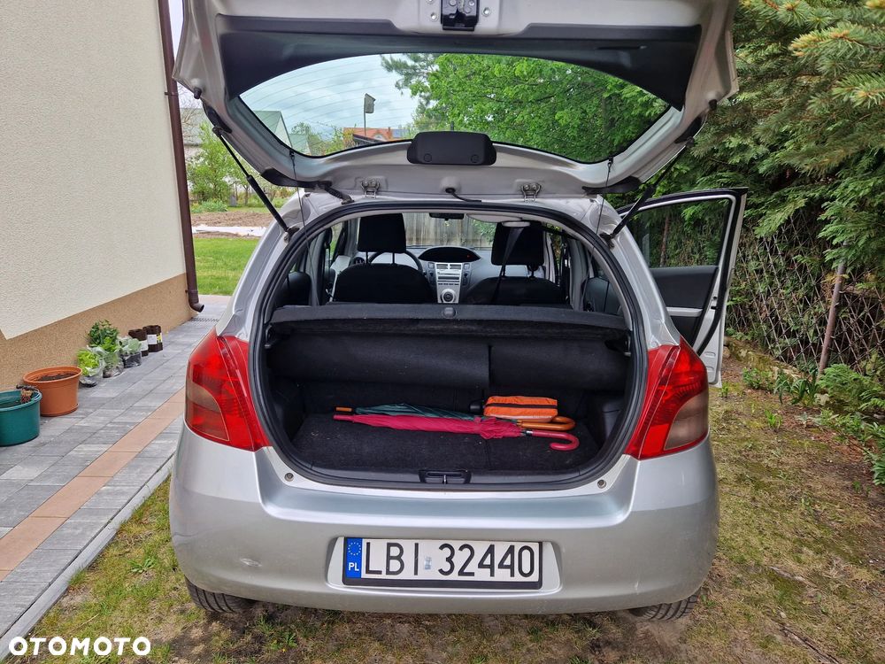 Toyota Yaris 1.3 Sol - 4