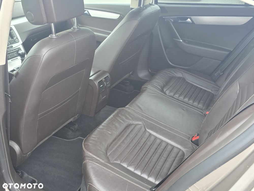 Volkswagen Passat 1.6 TDI BlueMotion Technology Highline - 11