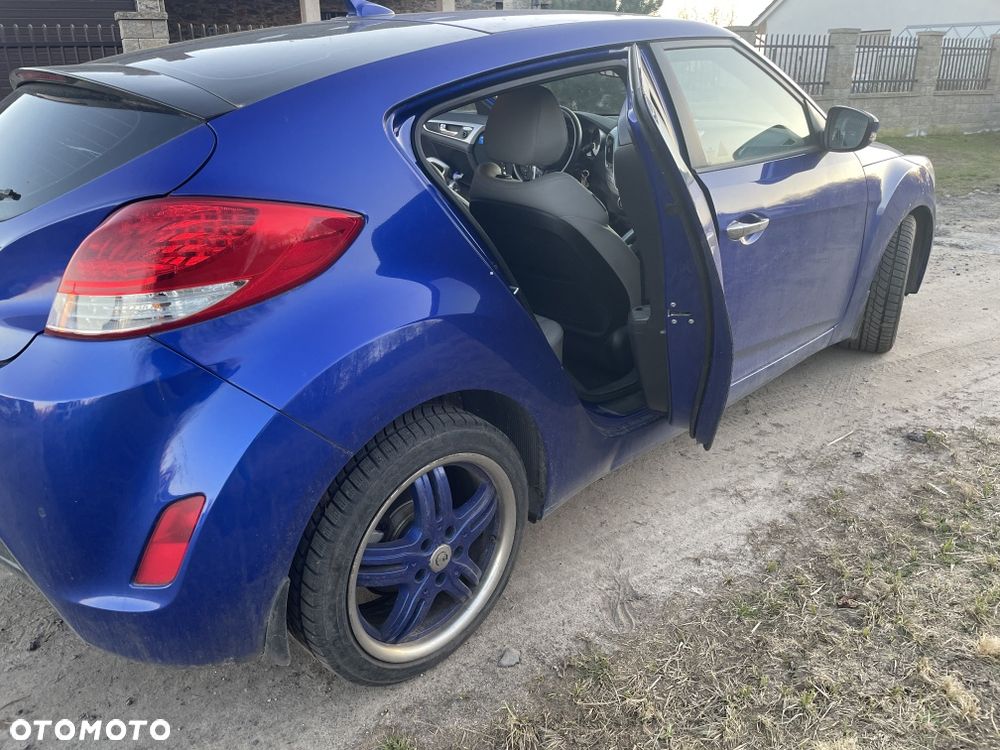 Hyundai Veloster - 2