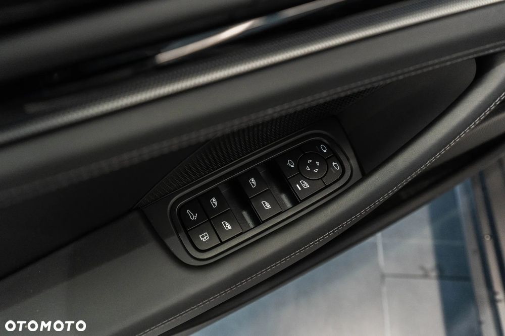 Porsche Panamera - 25