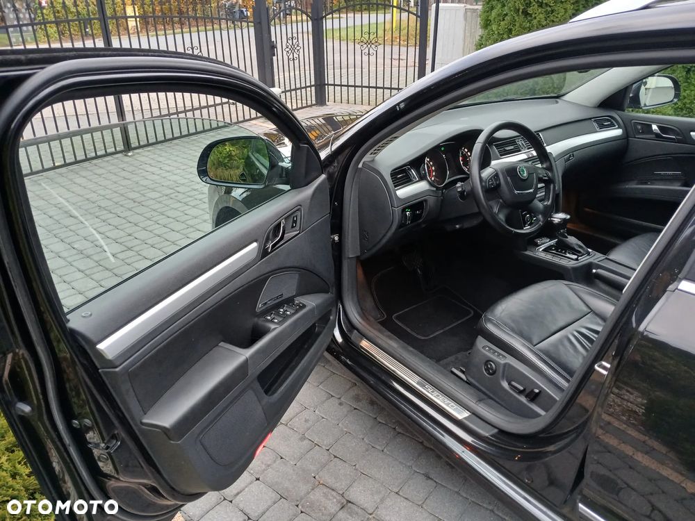 Skoda Superb 2.0 TDI DSG Exclusive - 17
