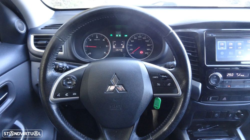 Mitsubishi L200 2.4 DI-D CD Invite 4WD - 12