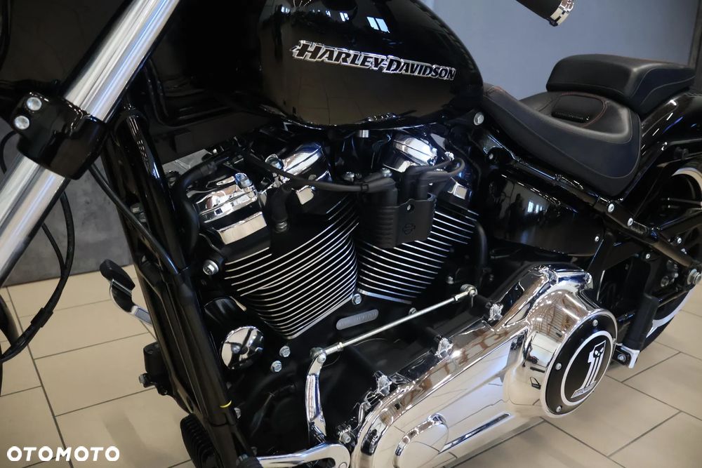 Harley-Davidson Softail Breakout - 29