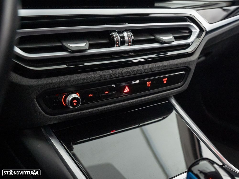 BMW i4 eDrive40 — fotografia 27