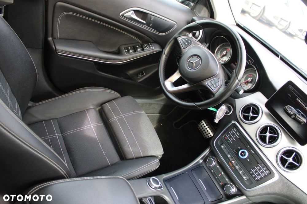 Mercedes-Benz GLA - 38