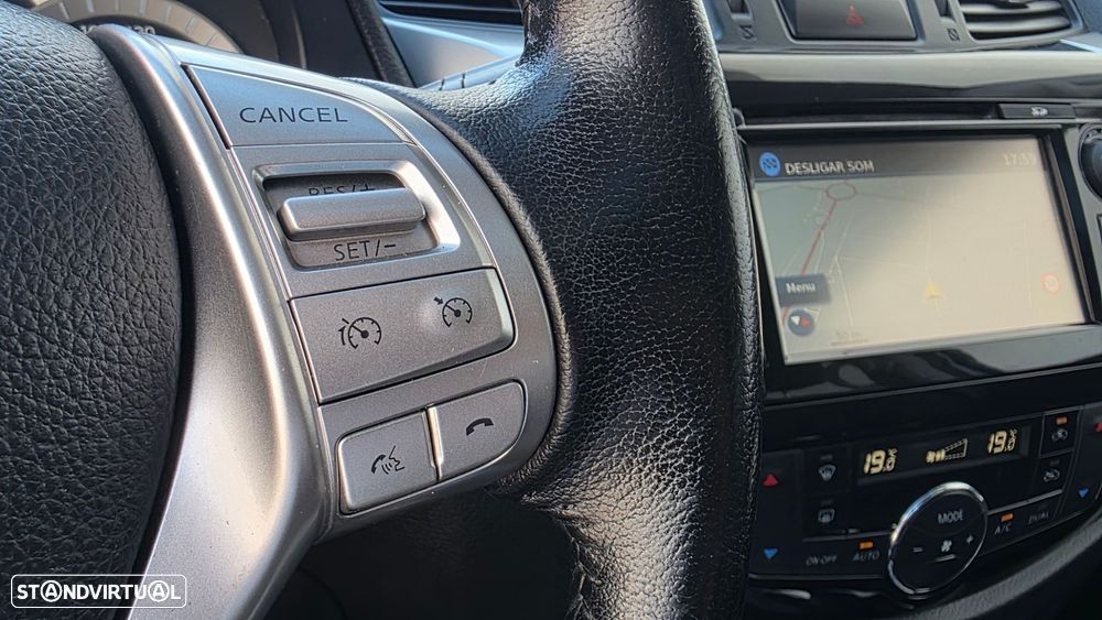 Nissan Navara 2.3 dCi CD 4WD N-Guard Auto - 25