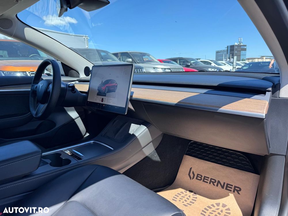 Tesla Model 3 Long Range AWD Premium - 11