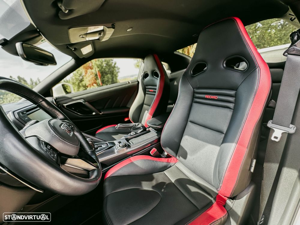 Nissan GT-R - 10