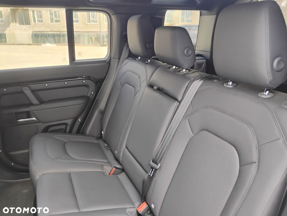 Land Rover Defender - 18